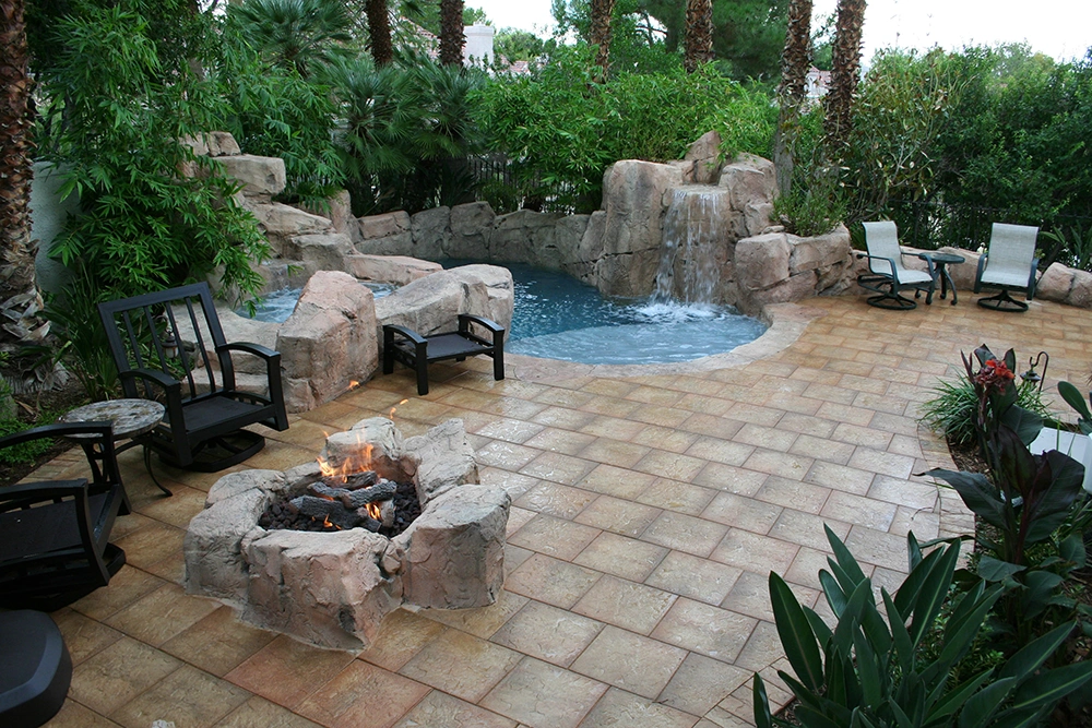 Gallery - Watters Aquatech Pool & Spa House with a small swimming pool